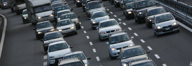 CAOS CONTROESODO: 32 KM DI CODA. CASELLANTI IN SCIOPERO - 17/04/2017